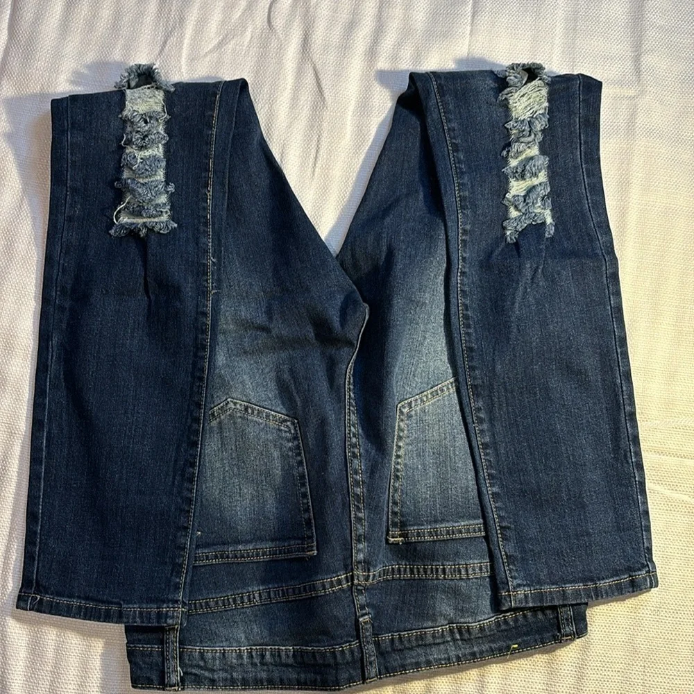 2/$30 VIP Distressed Rip 5 Pocket Jeans Size 11/12